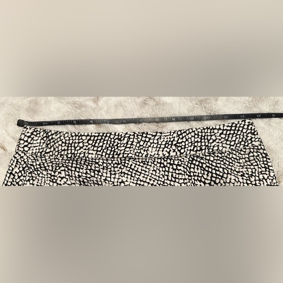 Banana Republic Petite Abstract Animal Print Pencil Skirt - Picture 6 of 9